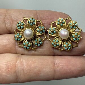 MMA WAM Metropolitan Museum Art Turquoise Enamel Pearl Flower Stud Gold Earrings